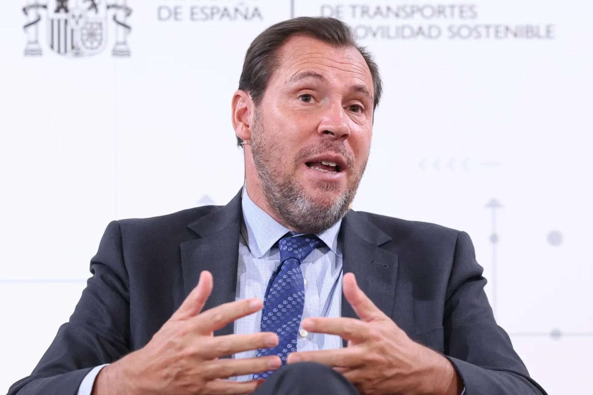 Acusan a Óscar Puente de tener una cuenta alternativa en redes para  autoelogiarse y el ministro responde: "Me basta para teneros bailando"