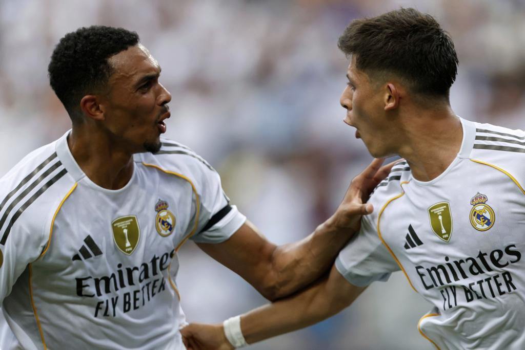 Trent and Güler at the meeting between Real Madrid and Pachuca. (AP Photo/Nell Redmond)