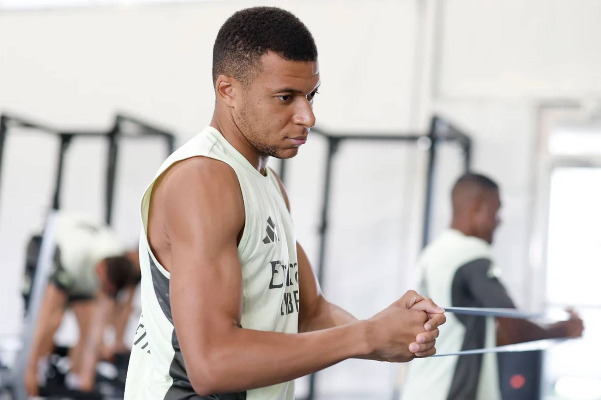 Mbappe works out in the gym