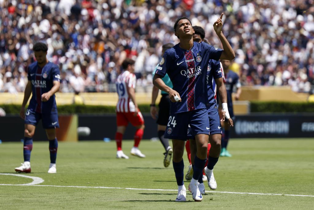 Senny Mayulu celebrando un gol ante el Atlético.