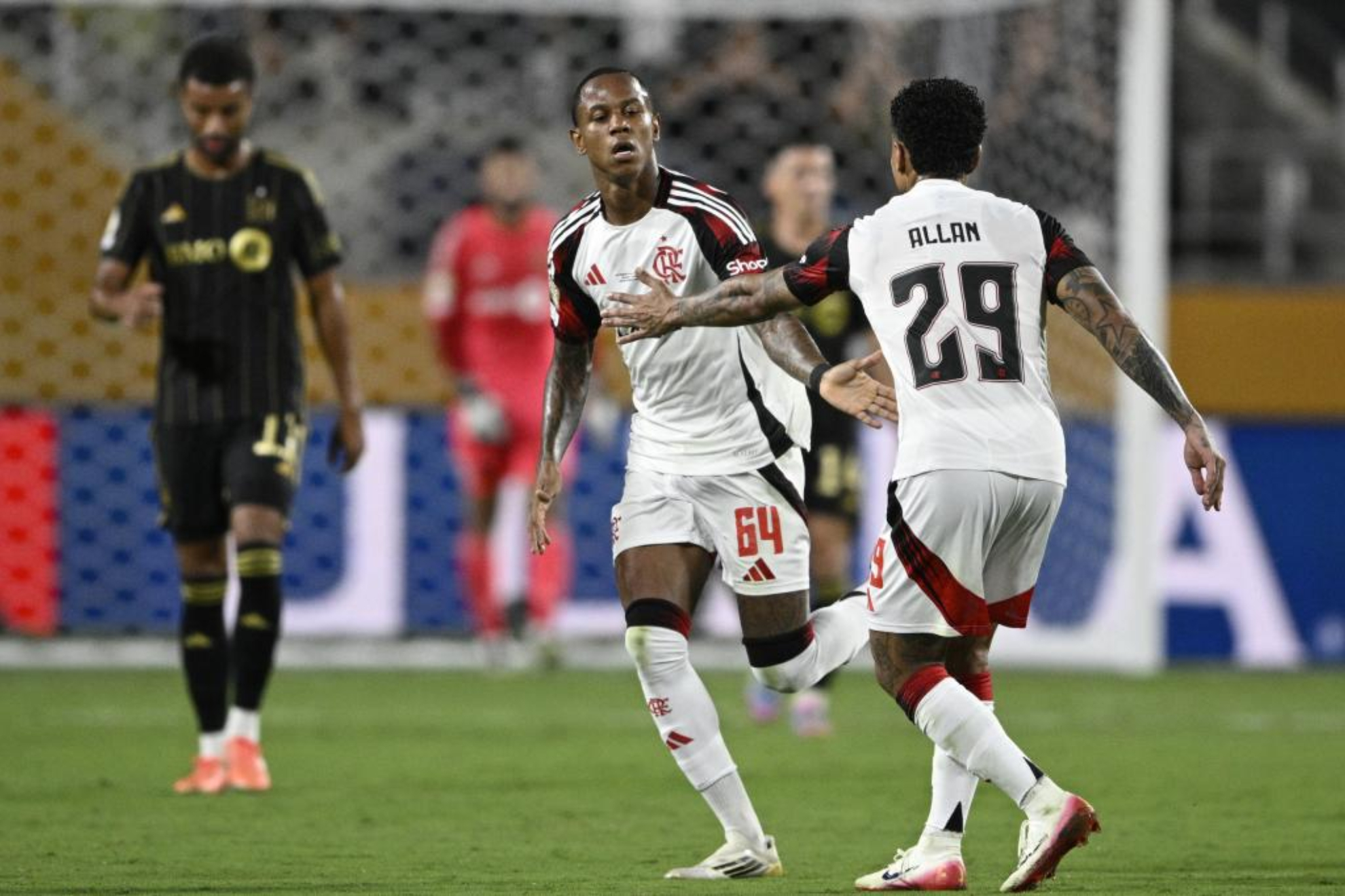Yan celebrates the Flamengo.
