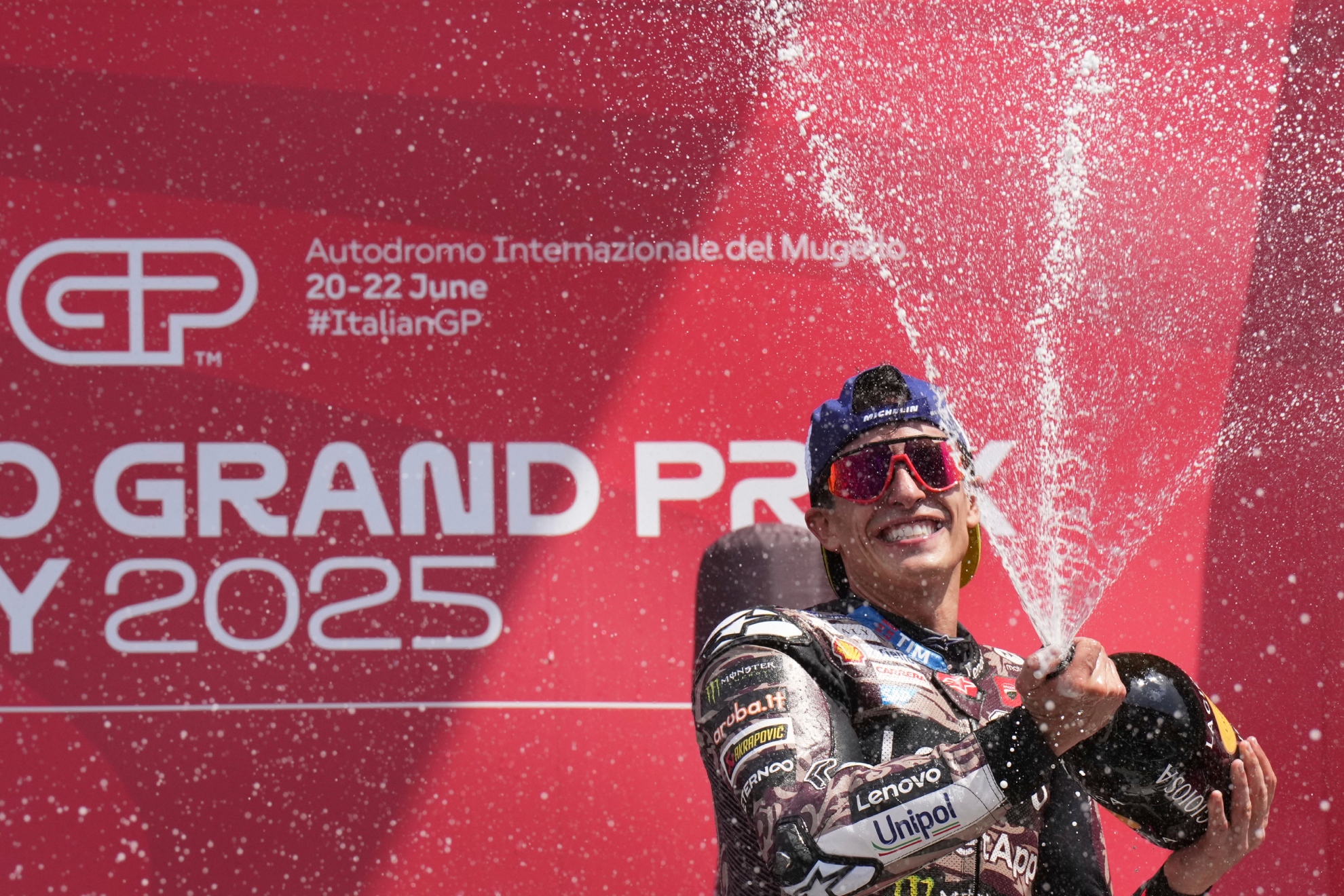 Marc Márquez celebrando su primer puesto en el GP de Italia en Mugello.