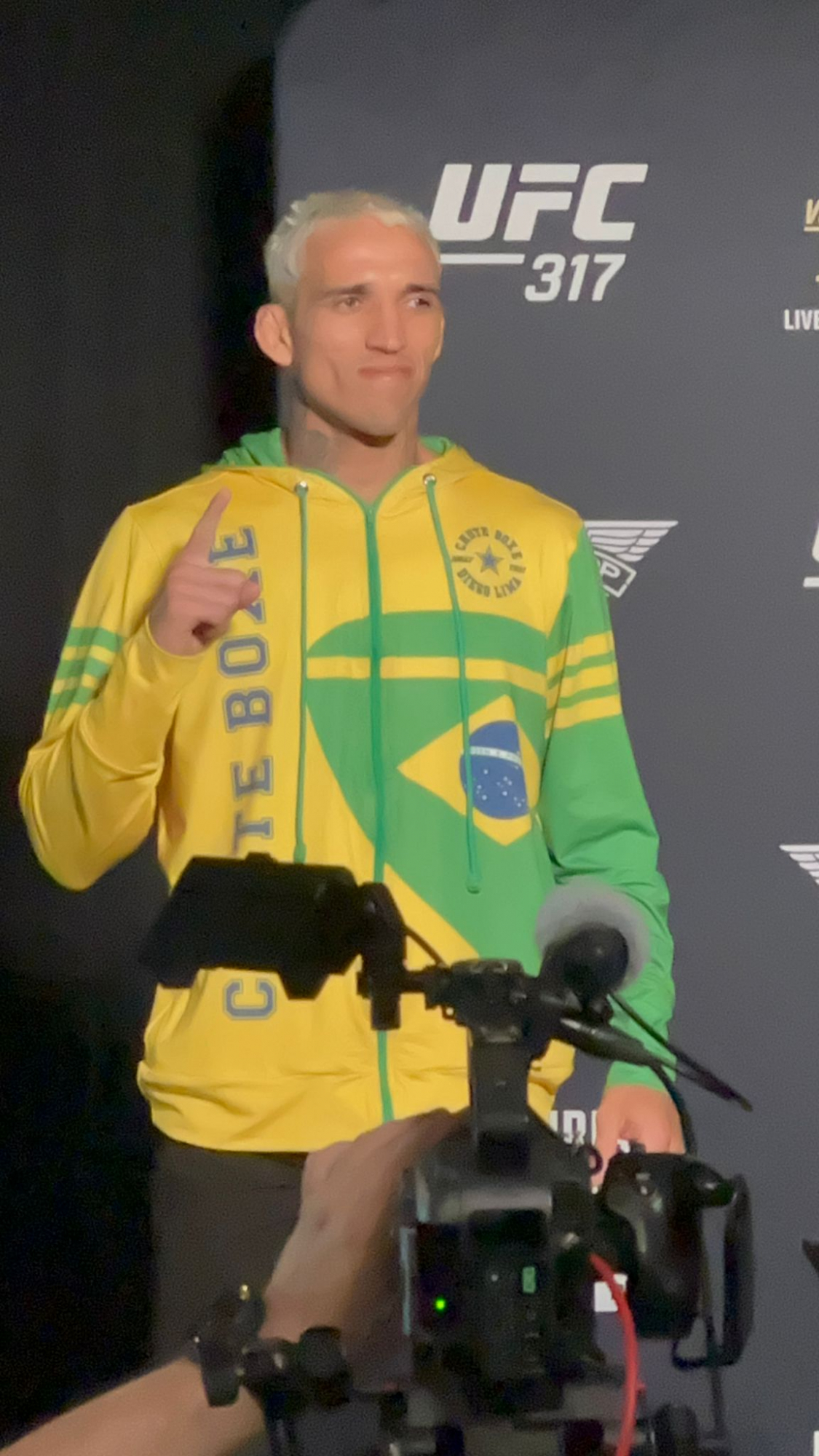 Charles Oliveira, during the average day.