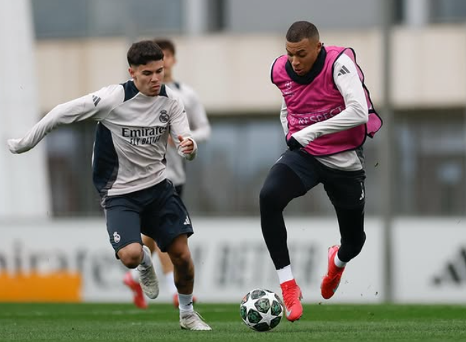 Andrés Campos y Kylian Mbappé