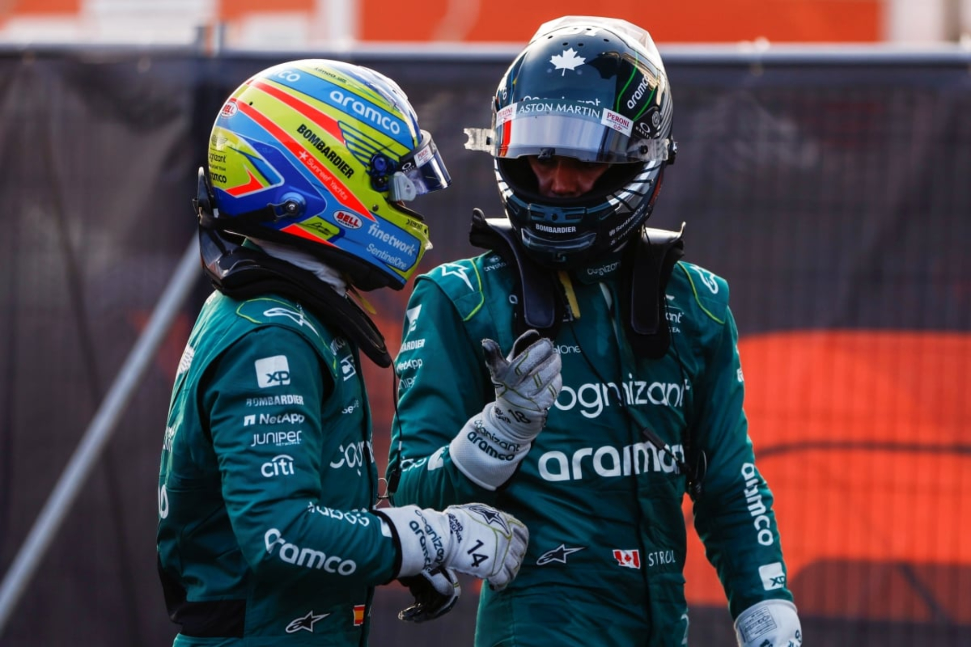 Alonso y Stroll, tras una carrera.