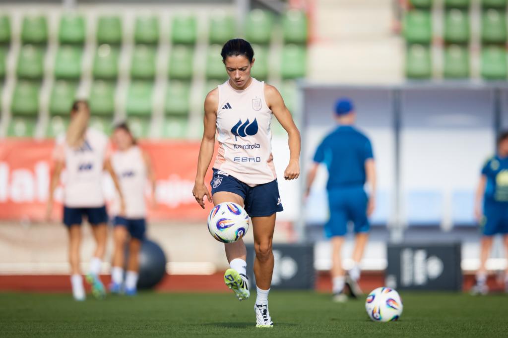 Aitana Bonmatí durante un entrenamiento en Las Rozas