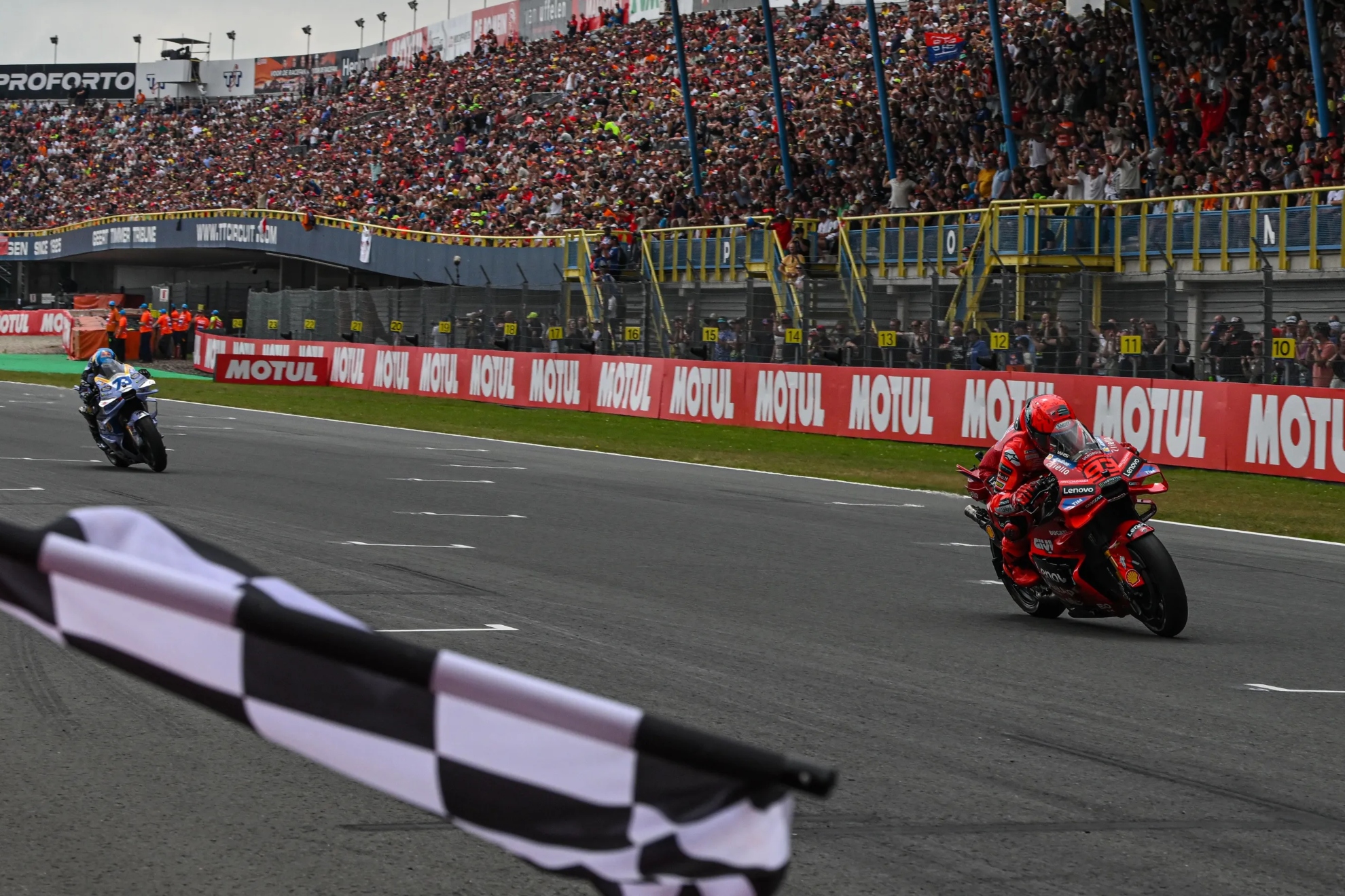 Marc, in the finish line in front of Álex Márquez.