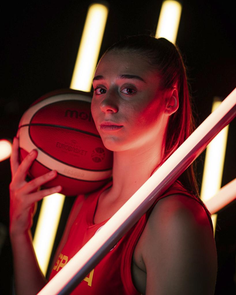 Raquel Carrera, player of the women's team.