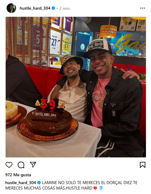La imagen del padre de Lamine confirmando su nuevo dorsal