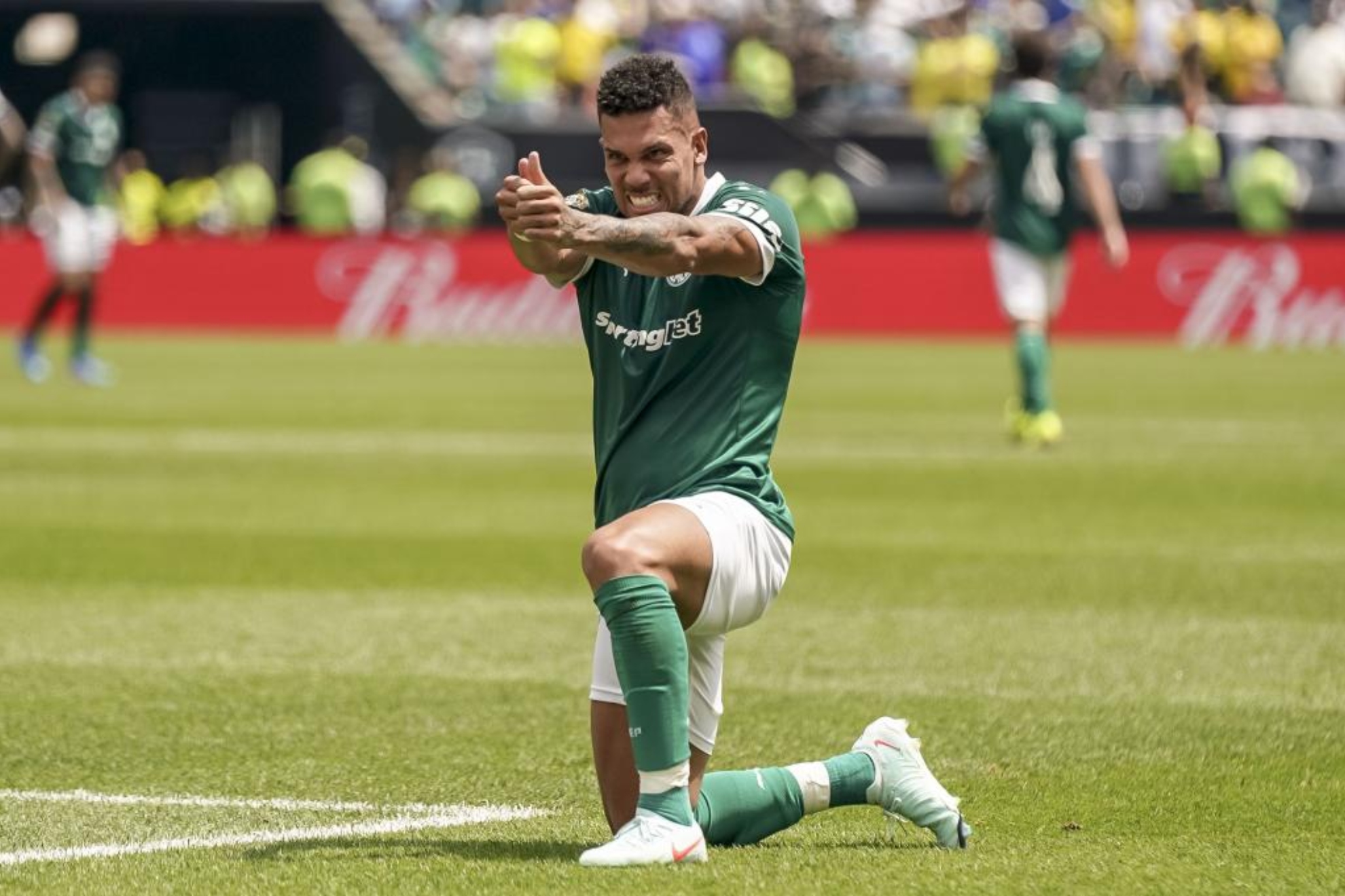 ¡Uno Más De Mr Golazos!: Paulinho’S Goal – The Replay Everyone'S Watching! - j2aspn3