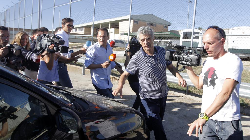 Ángel María Villar leaves prison