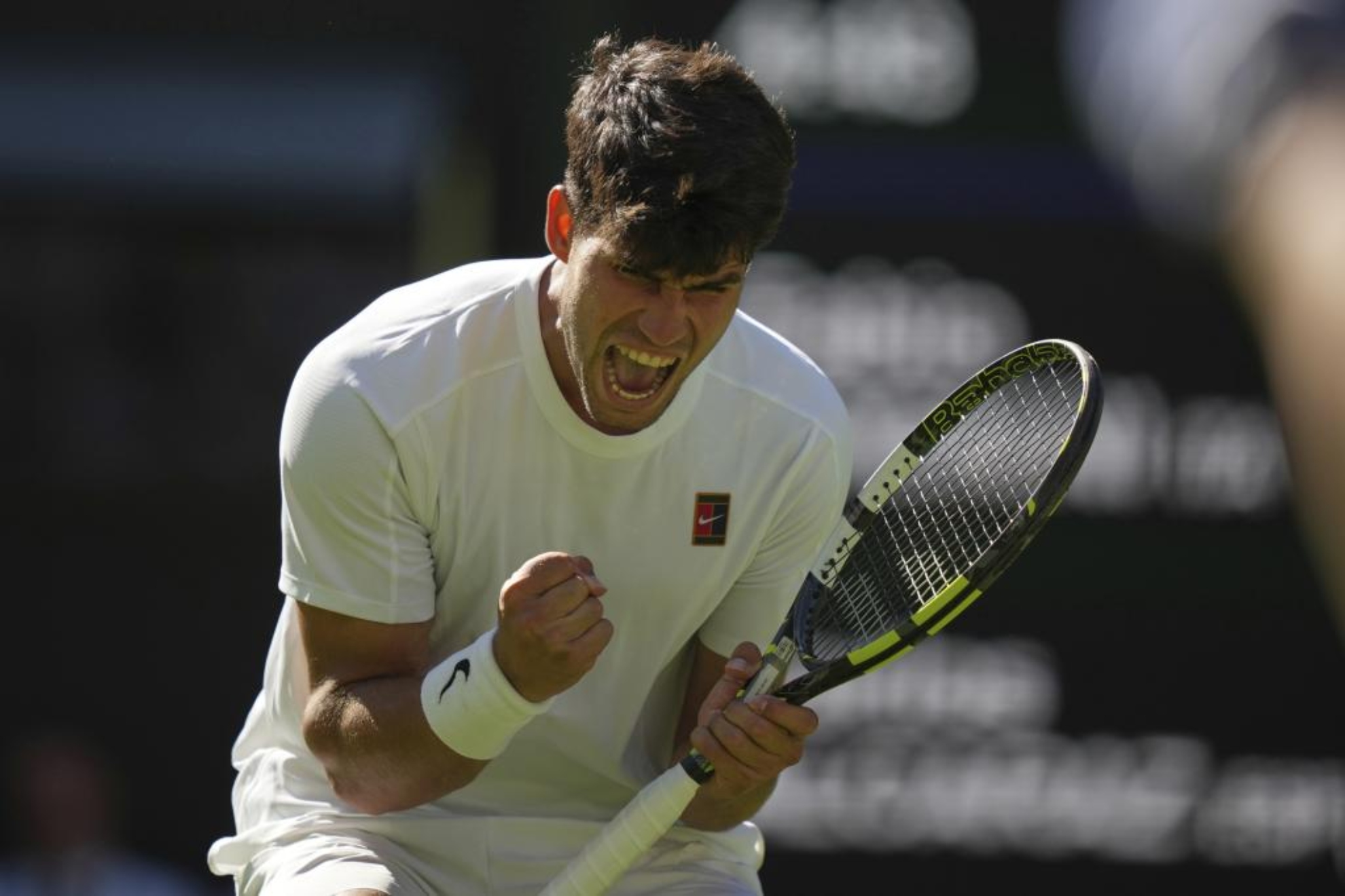 Alcaraz sobrevive a Fognini en su debut en Wimbledon
