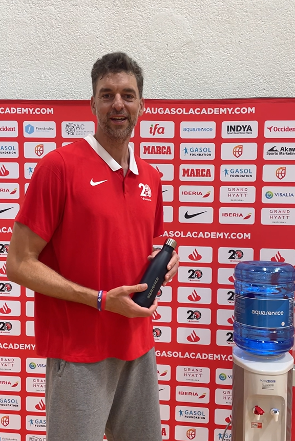 Pau is hydrated at the Academy with Aquaservice.