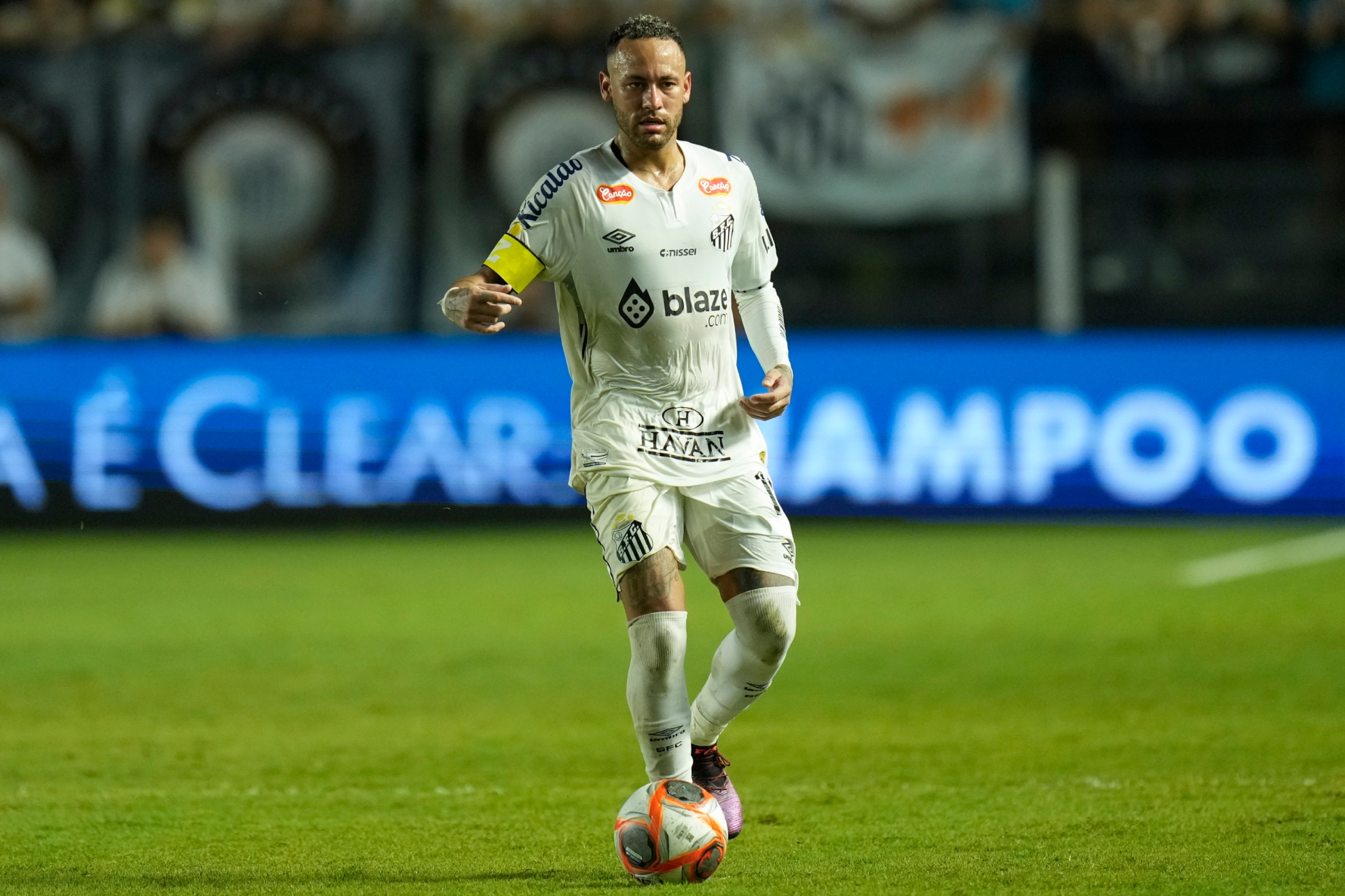 Condenado a 17 años el hombre que robó un balón autografiado por Neymar en  el Congreso