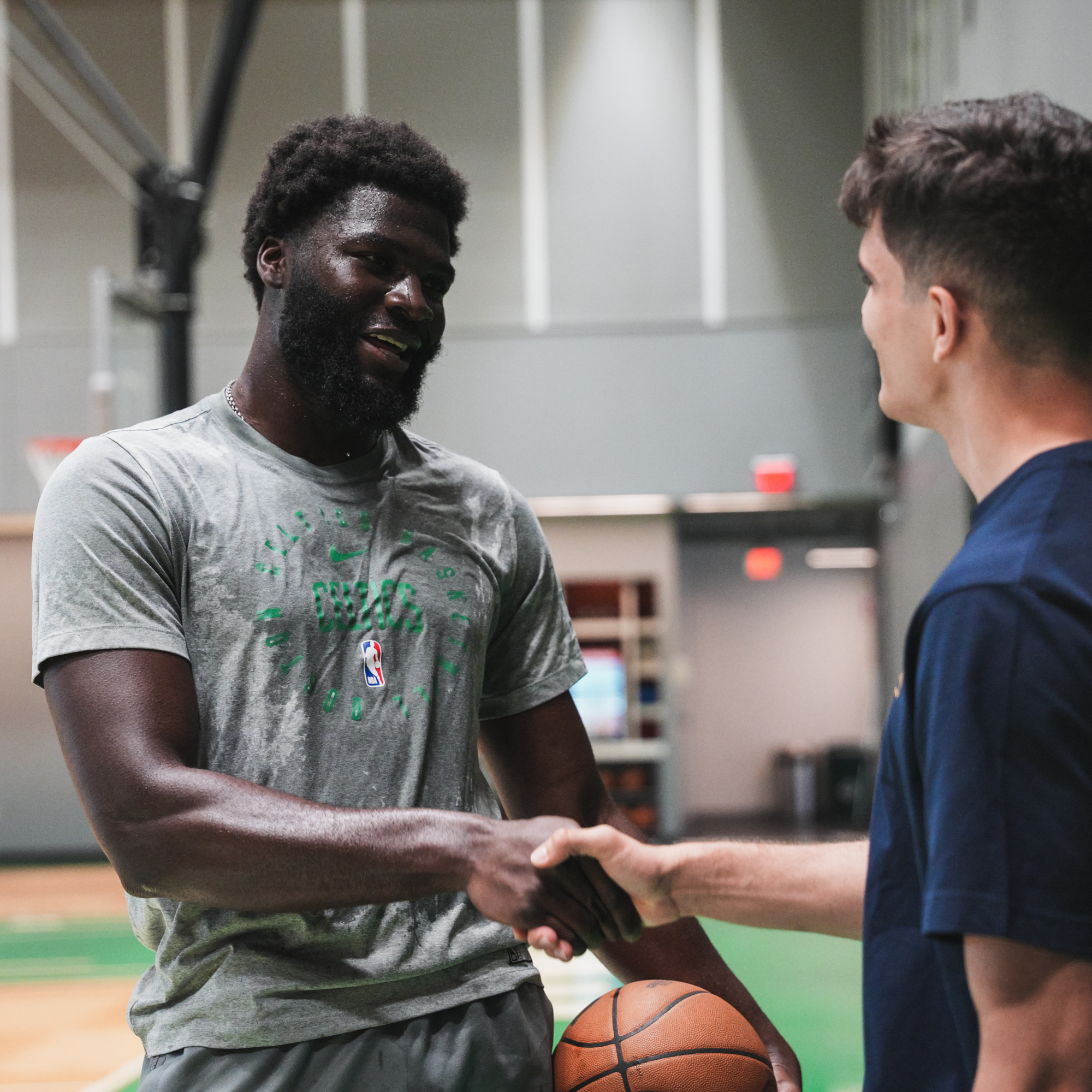 Hugo González signs with the Celtics and meets Neemias Queta