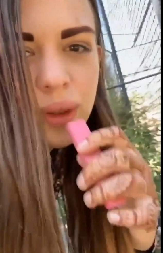 Anastasia Luchkina boxer forces a orangan to smoke