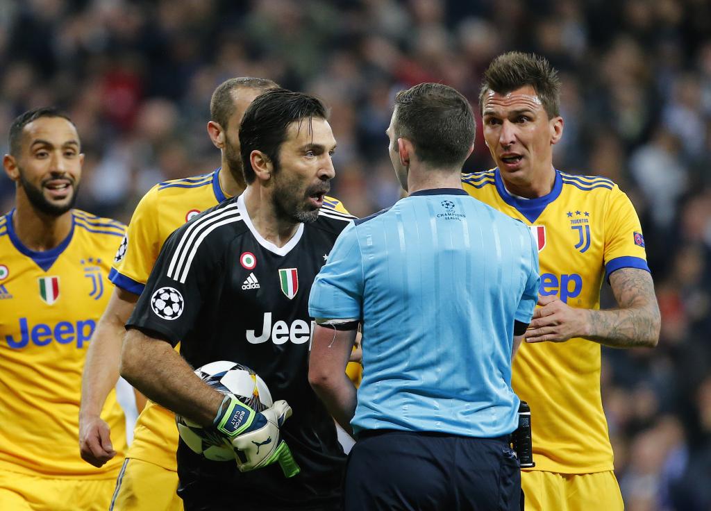 Buffon protesting the referee