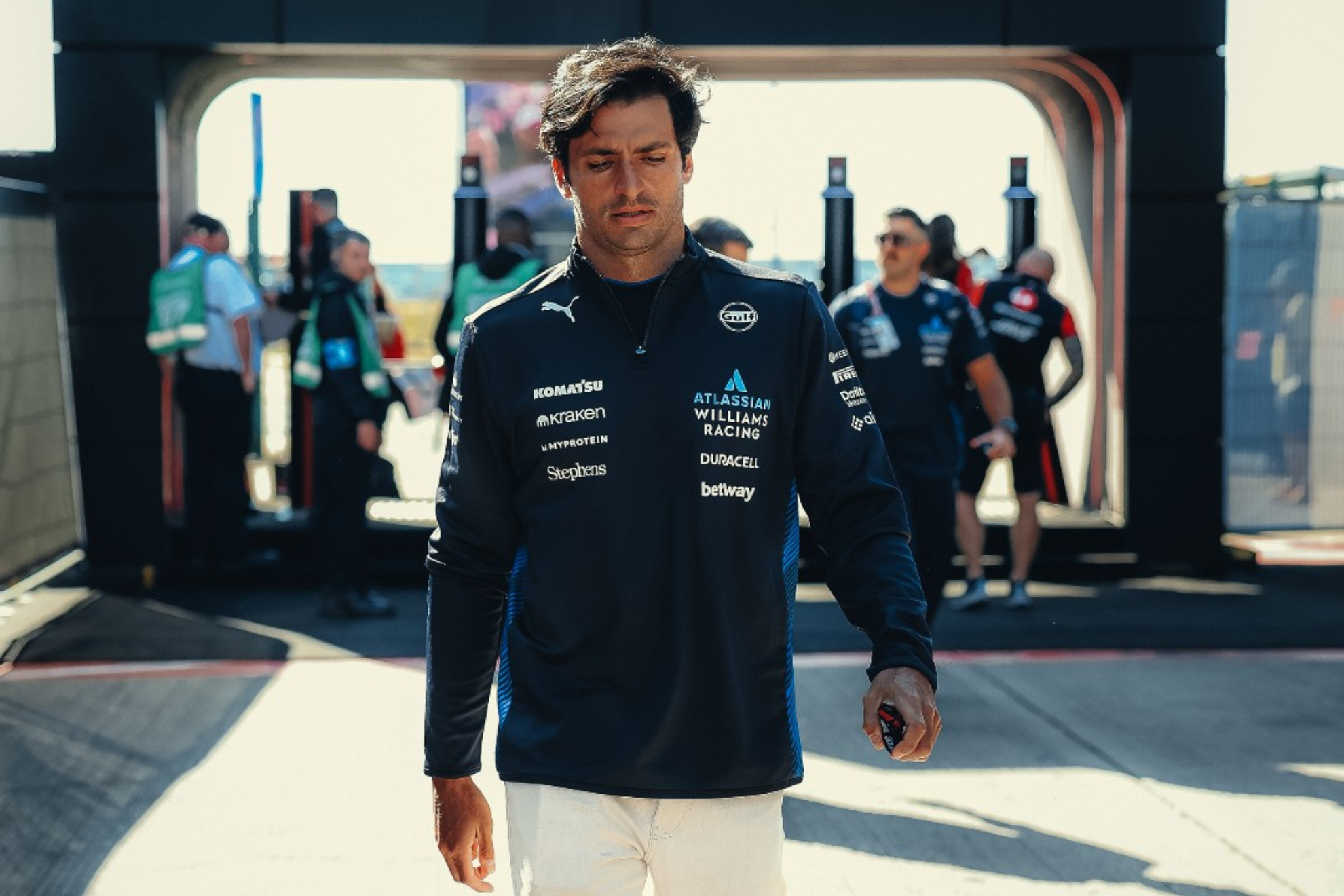 Carlos Sainz entra a Silverstone.