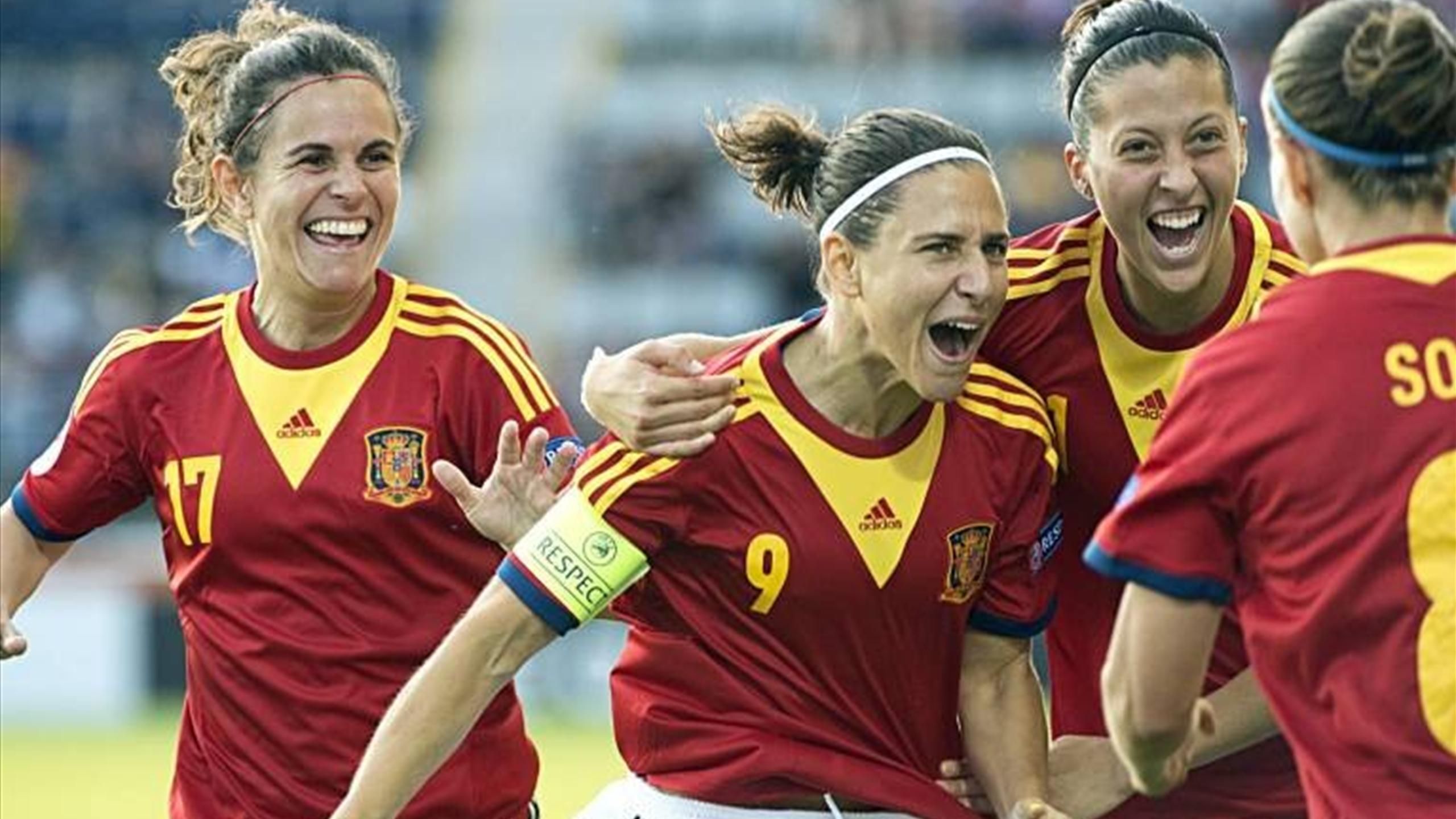 Vero Boquete celebrates the goal against England in the 2013 Eurocup.