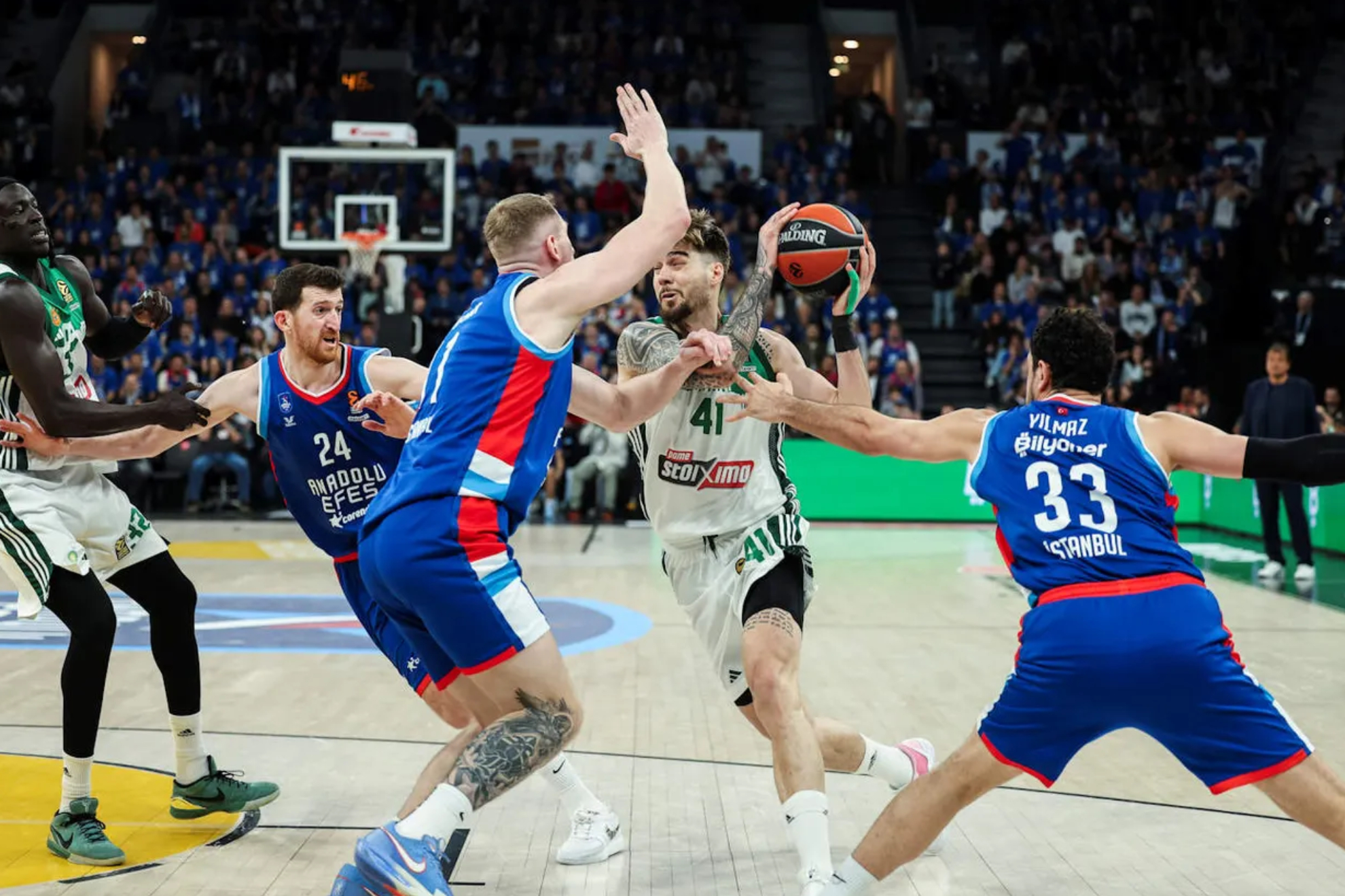 Juancho Hernangómez in a Euroleague match against Ephes.