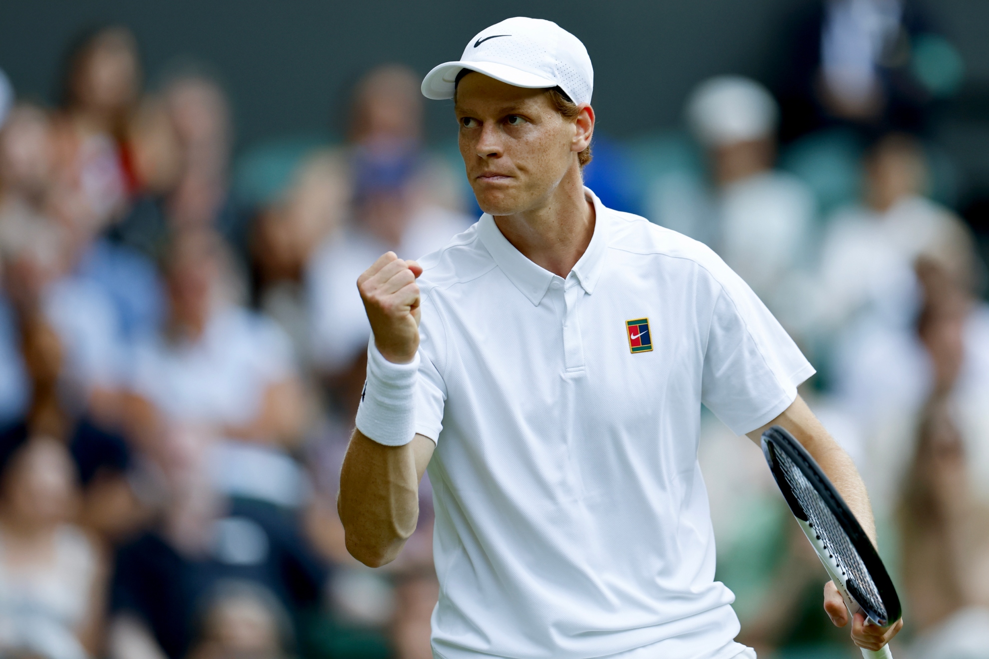 Jannik Sinner se impone a Vukic en segunda ronda de Wimbledon.