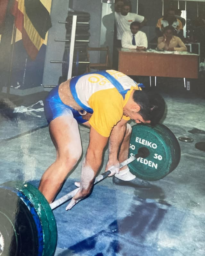 JJ Vaquero levantando 300 kilos