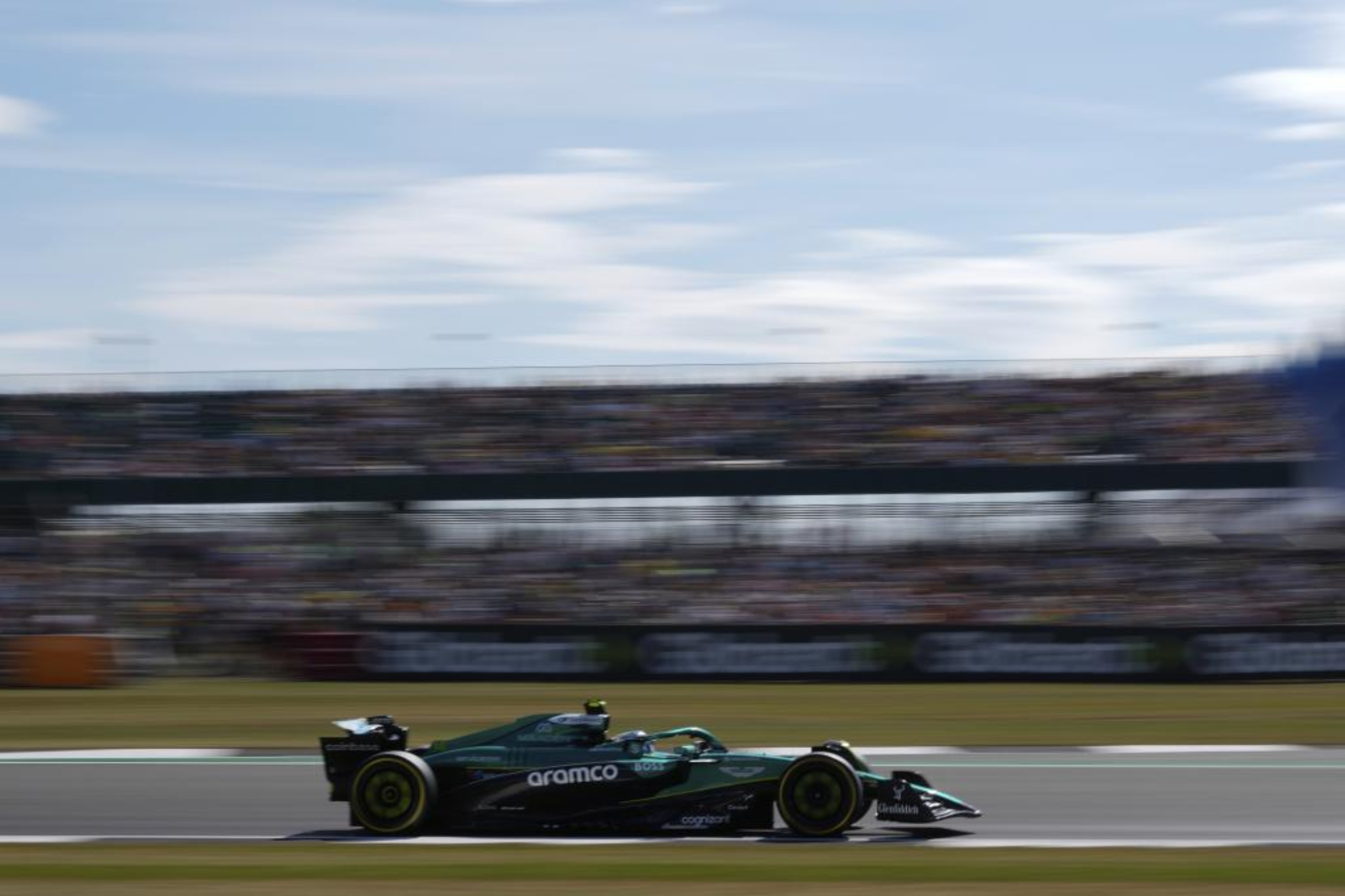 Alonso, durante la sesión de libres de Silverstone.
