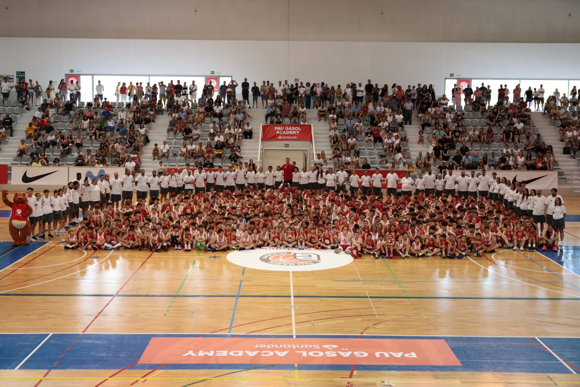 The family photo with all participants in the Academy.