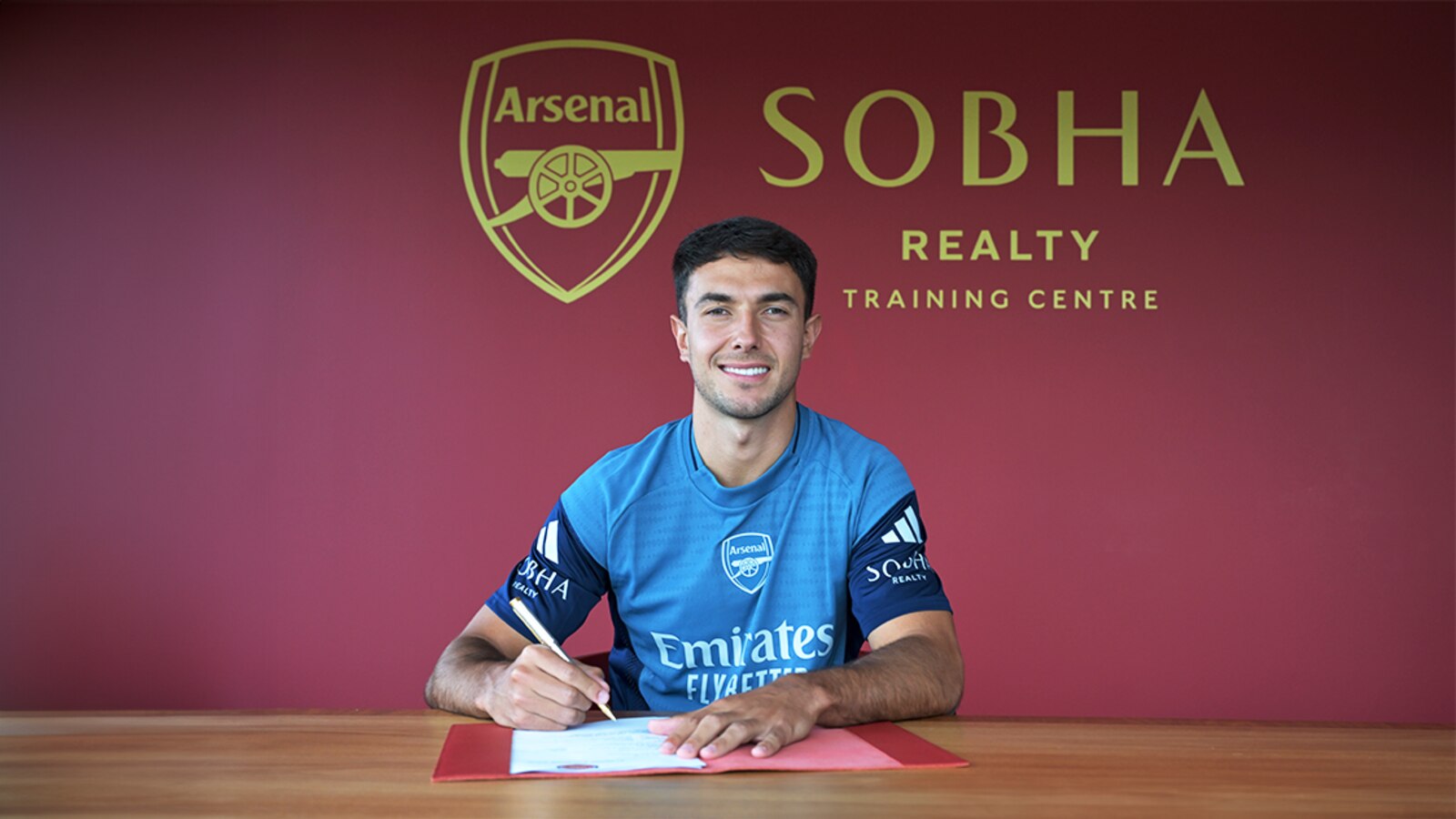 Zubimendi firma su nuevo contrato con el Arsenal