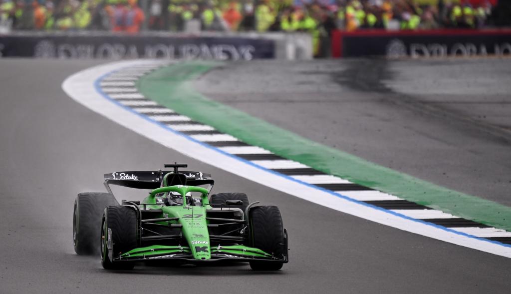 Hulkenberg, en el piso mojado.