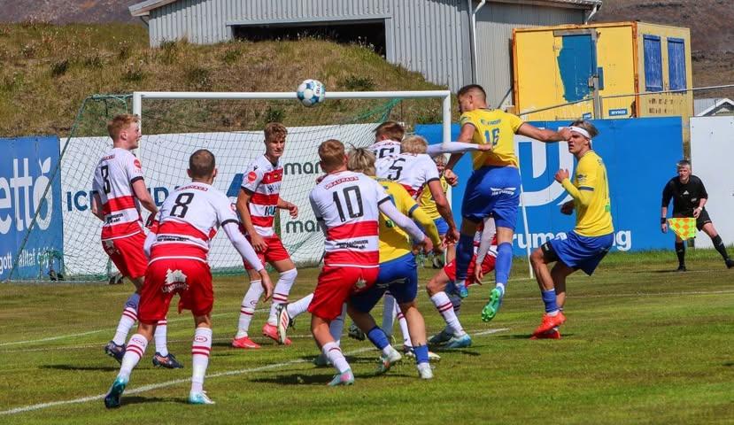Dennis fogs finishing a corner.