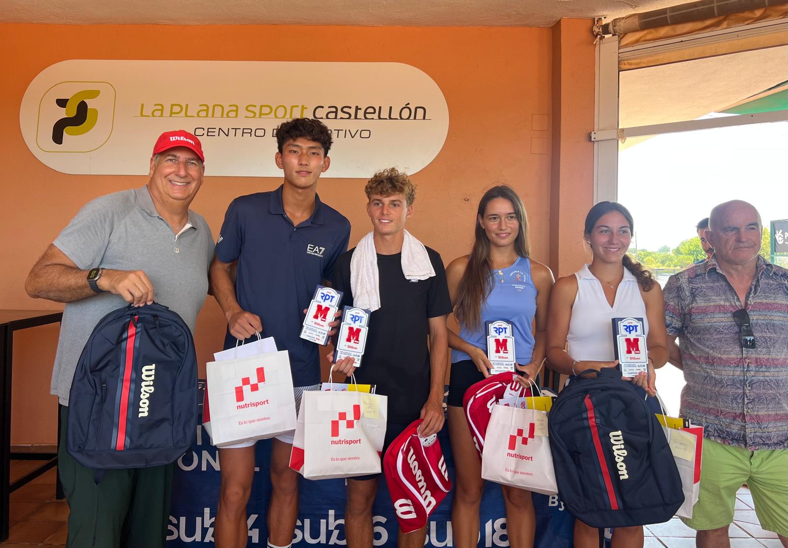 Campeones y finalistas Sub18 - Junior en La Plana Sport Castellón del RPT - Marca by Wilson