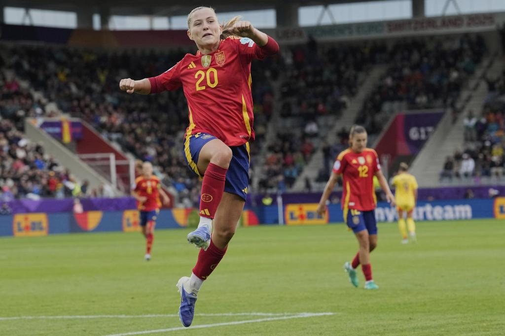 Claudia Pina celebra su gol ante Bélgica en el Stockhorn Arena de Thun