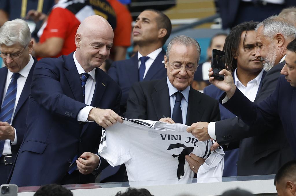 Gianni Infantino and Florentino Pérez, in Juve-Real Madrid