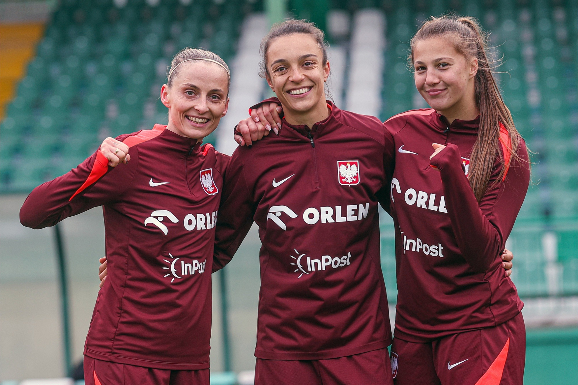 Natalia Padilla-Bidas with two companions of the Polish team