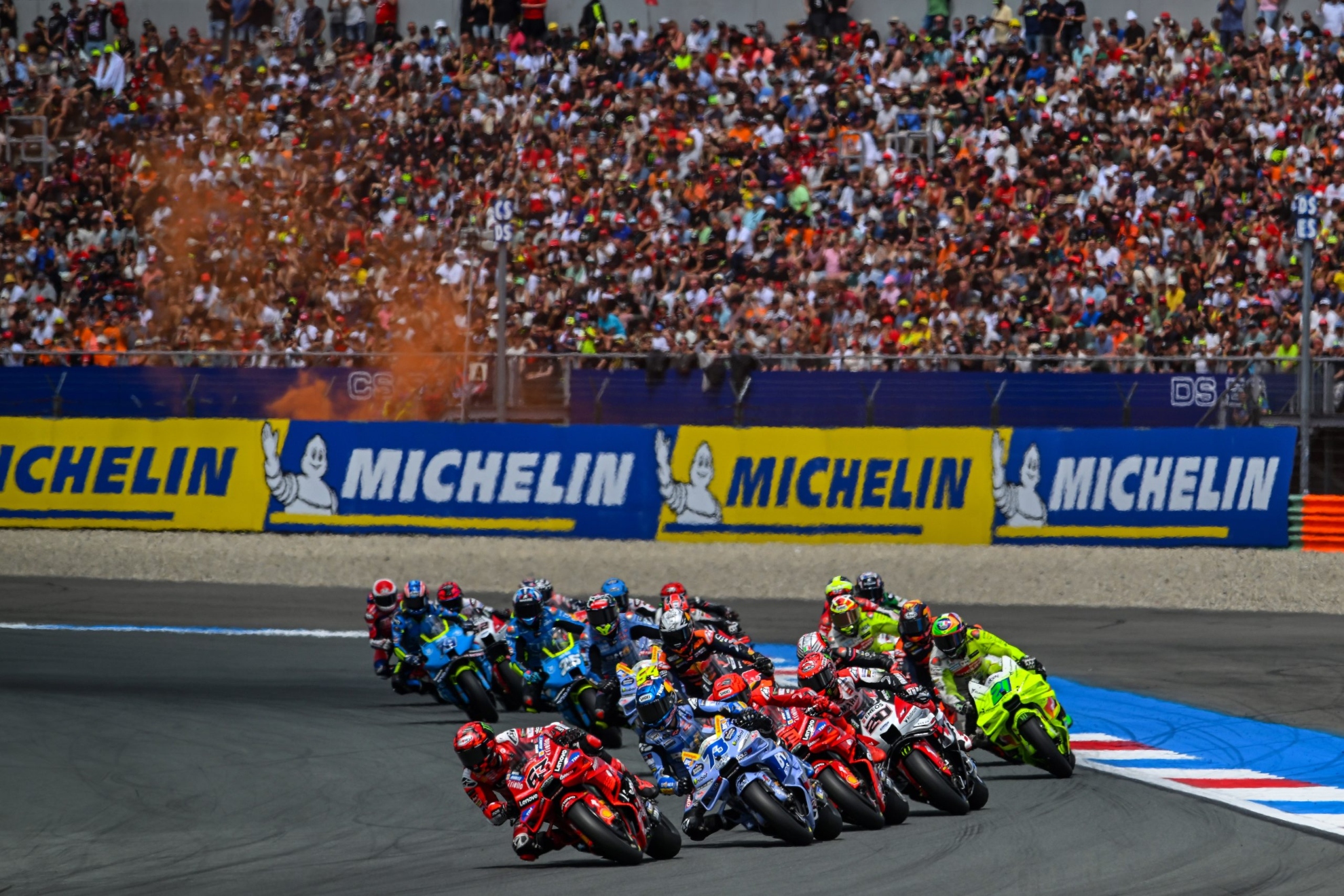 Inicio de la carrera de Assen.