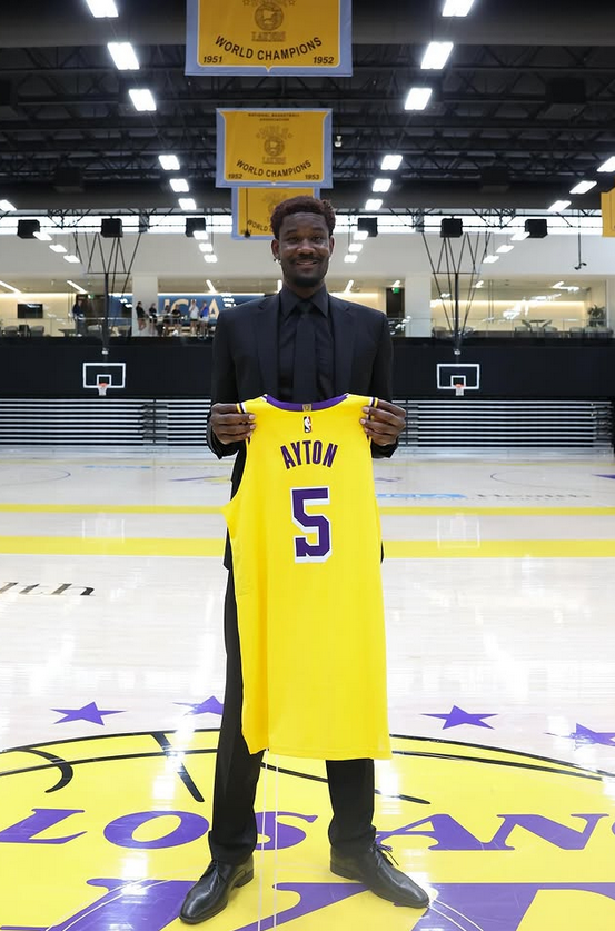 Deandre Ayton was presented as the new Los Angeles Lakers player