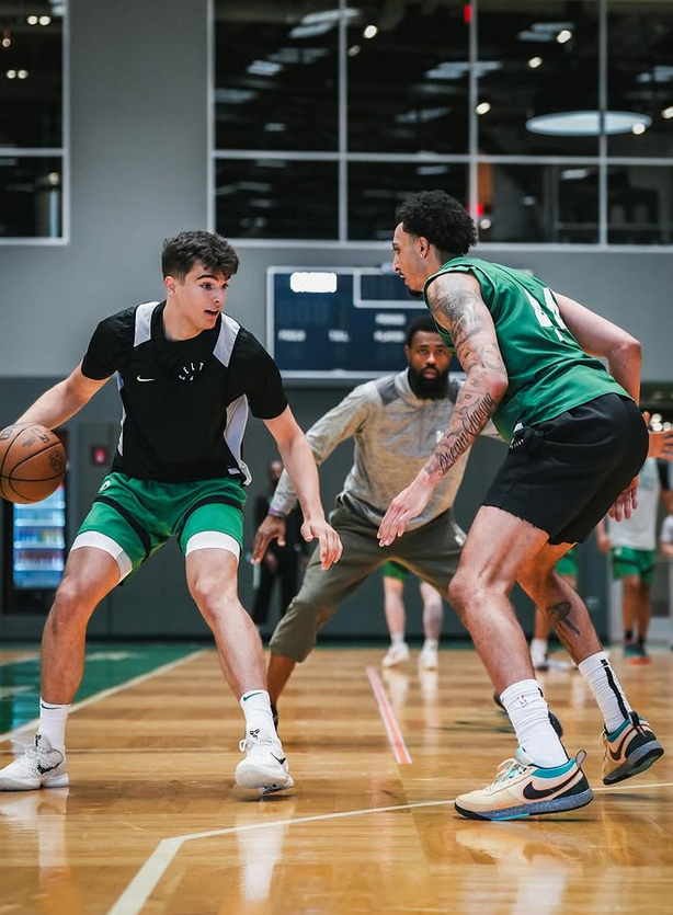 El español Hugo González (19 años y 1,98 m.) se entrena con los Celtics.