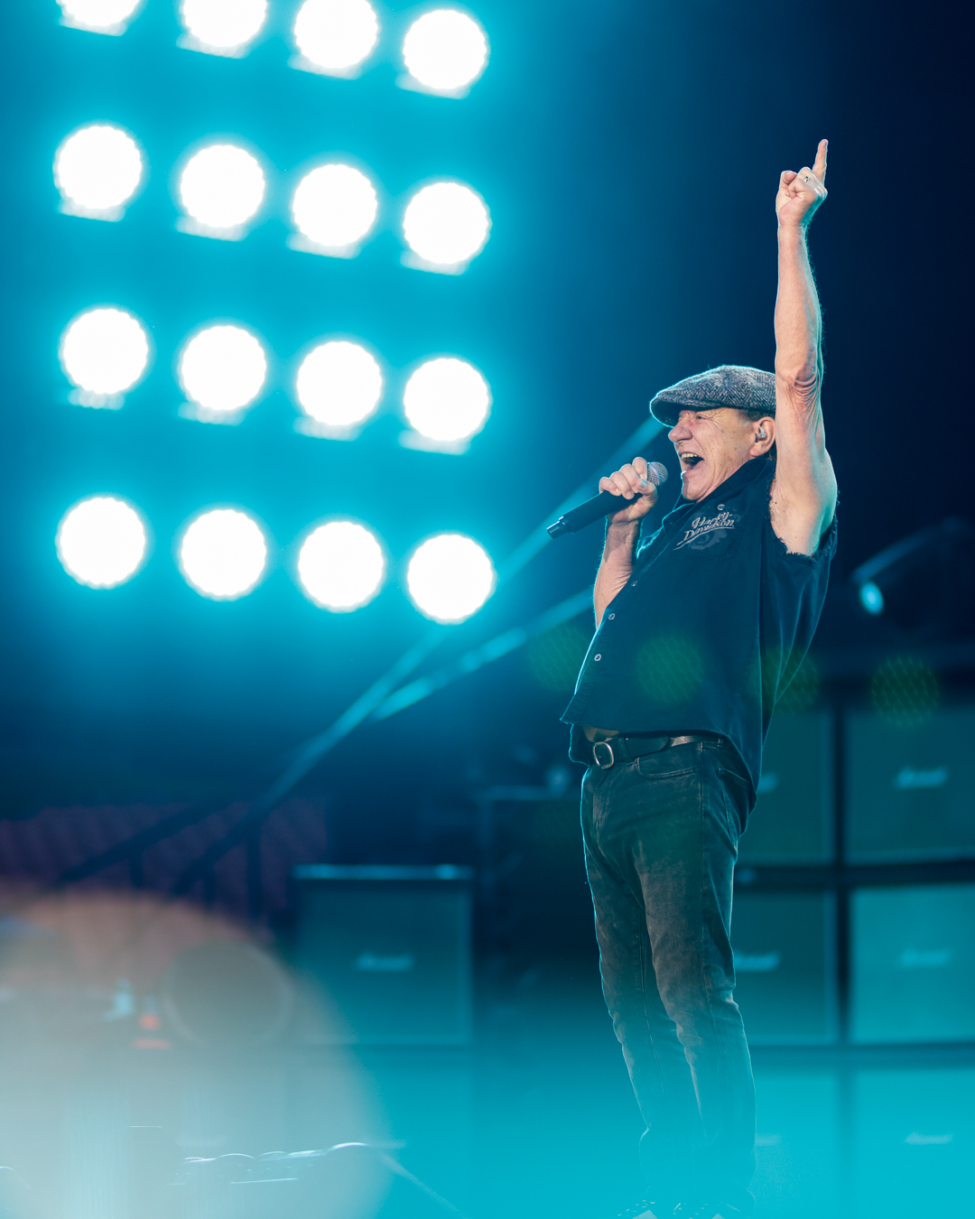 El veterano rayo de AC/DC hace vibrar al Metropolitano