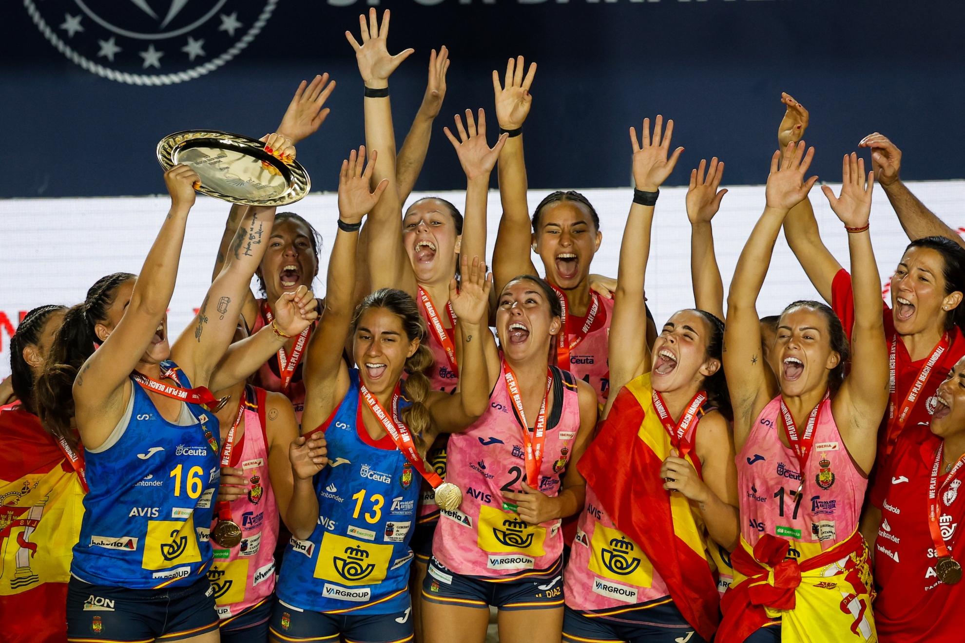 España gana el Europeo femenino de balonmano playa
