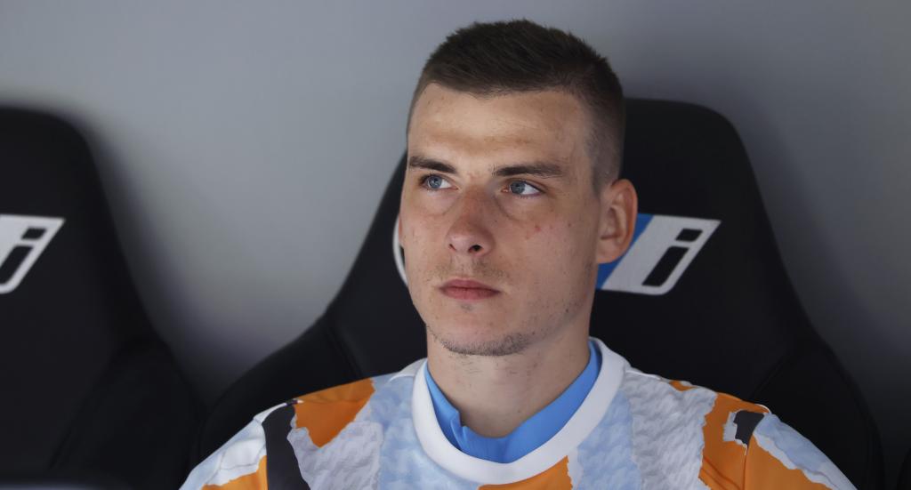 Lunin en el banquillo del Real Madrid