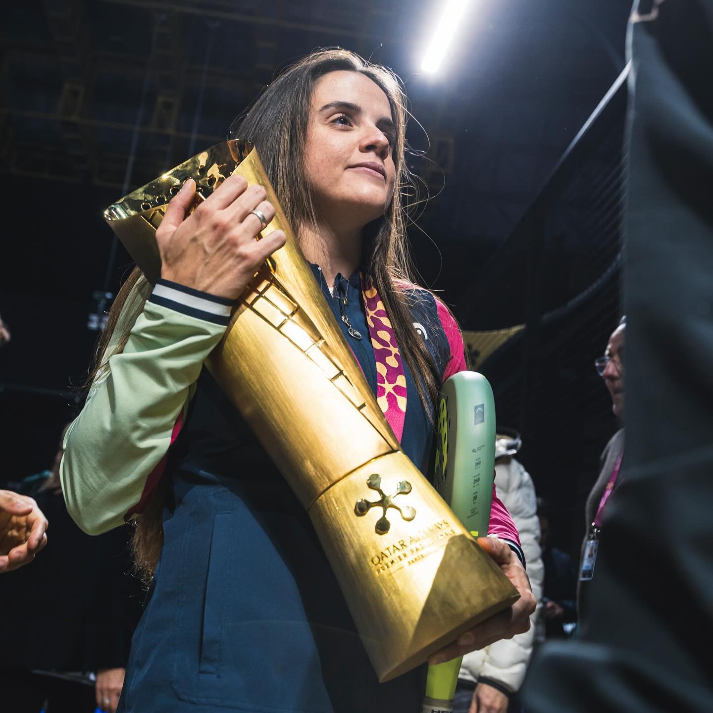 Paula Josemaría con el título de las Premier Padel Finals de 2024.