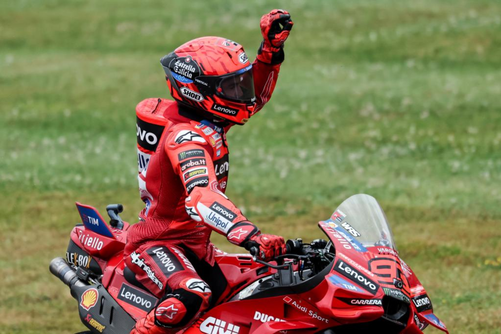 Marc celebra el triunfo en Alemania.