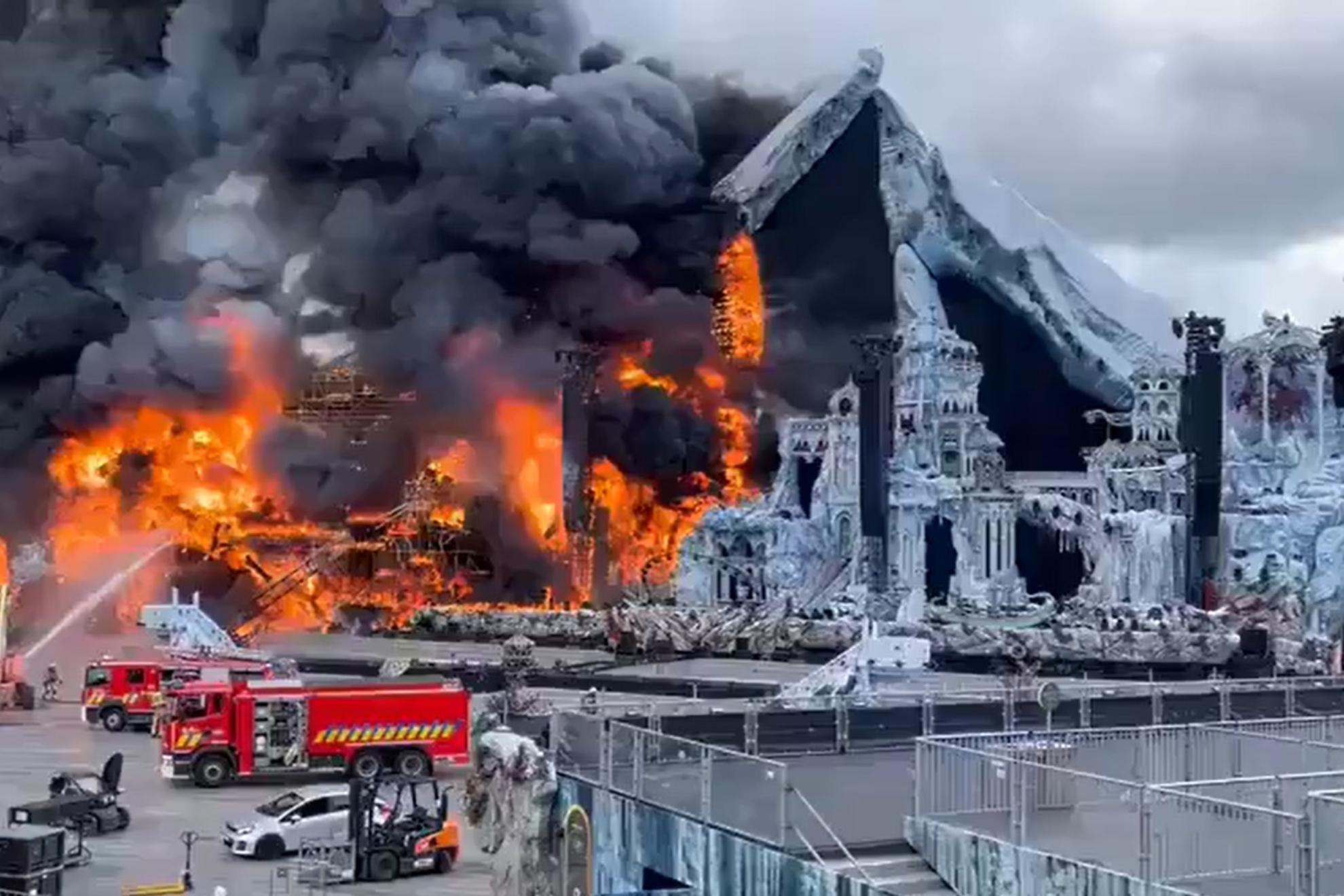 Se incendia el escenario principal del Tomorrowland en Bélgica: los  conciertos debían empezar el viernes