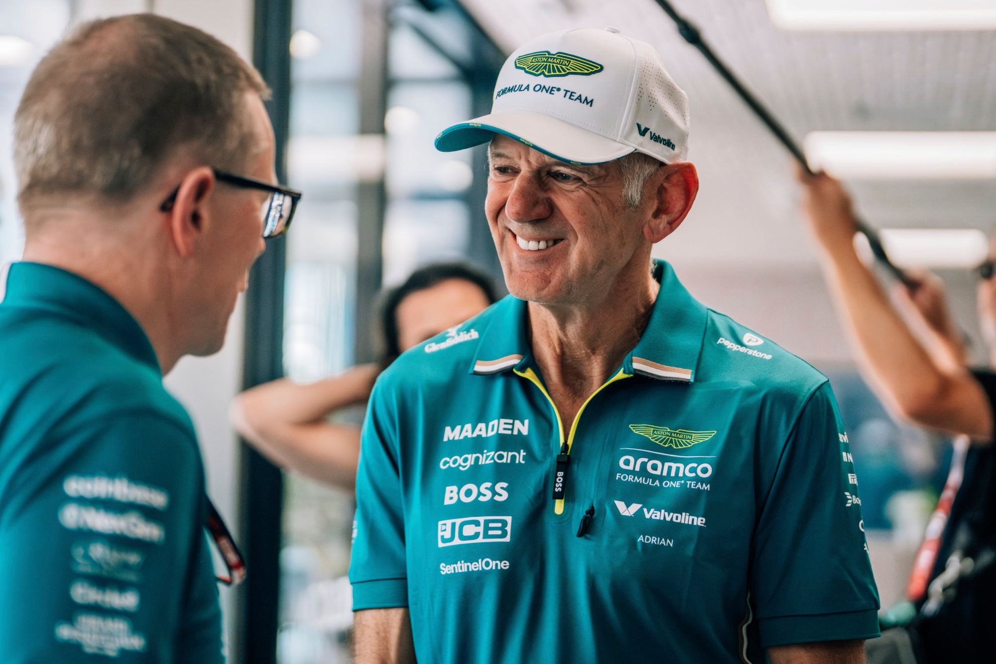 Adrian Newey, junto a Andy Cowell, en el Gran Premio de Mónaco.