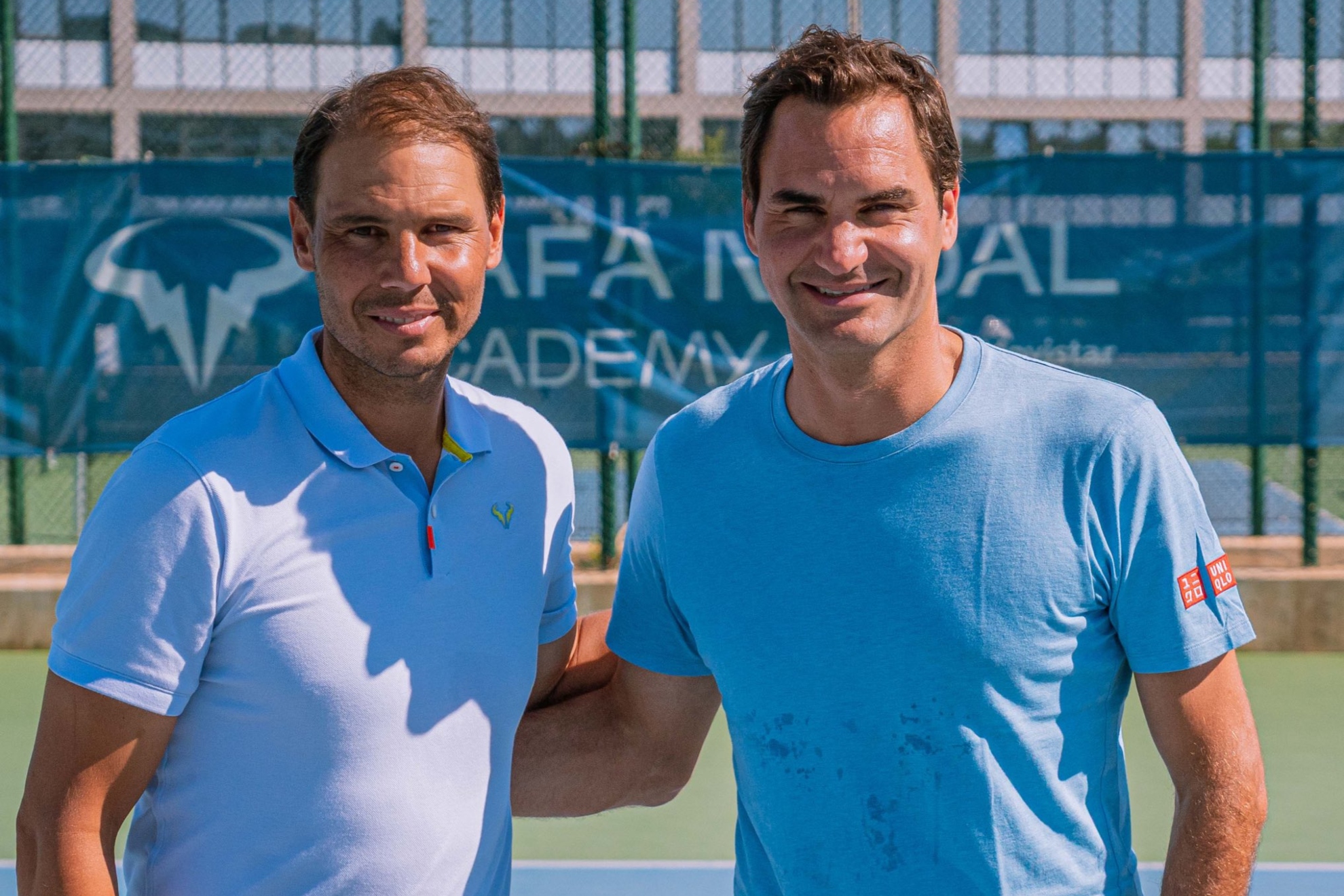 Federer, de visita en la Rafa Nadal Academy.