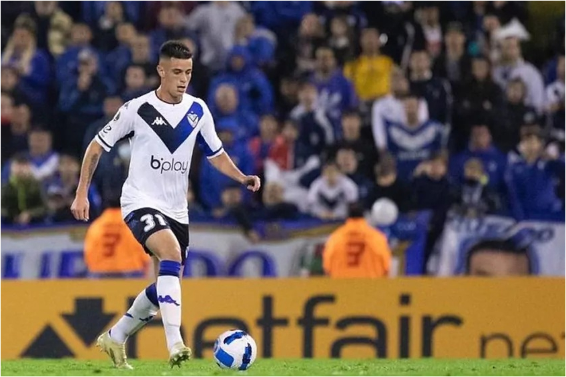 Valentín Gómez durante un partido con Velez