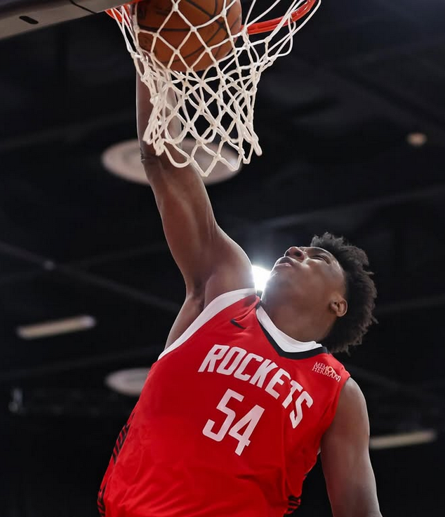 El español Great Osobor derriba la puerta de la NBA: el ogro tudelano explota en los Rockets