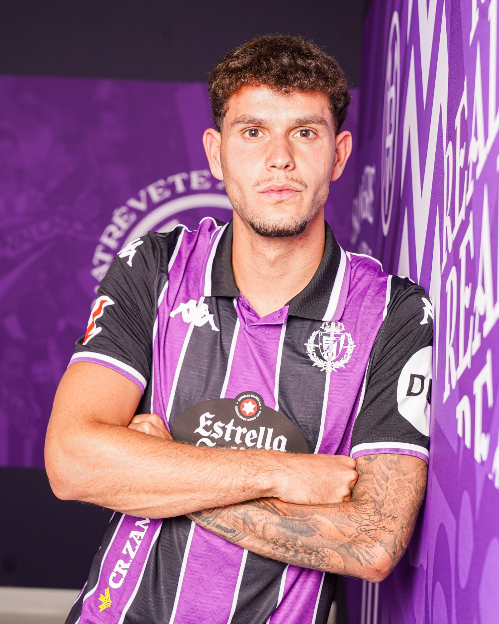 Trilli ya viste de blanquivioleta.