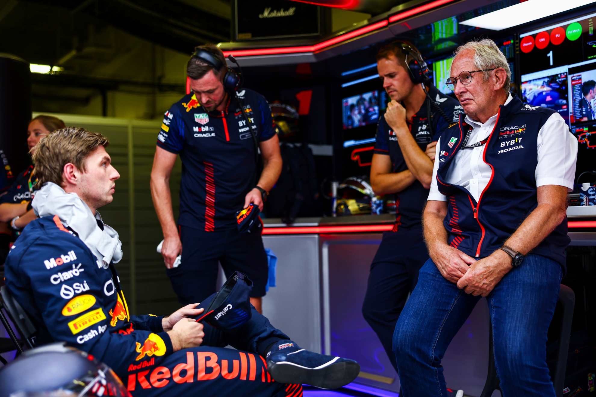 Max Verstappen y Helmut Marko en el GP de México de 2023.